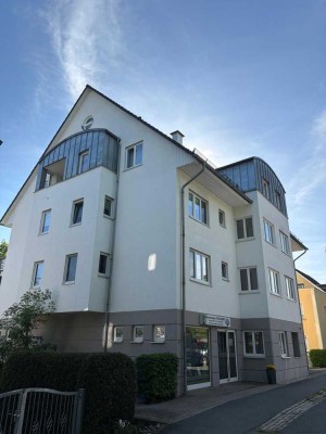 Ideal für Kapitalanleger! Charmante 4-Zimmer-Wohnung mit Loggia und Außenstellplatz
