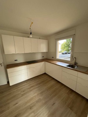 Erstbezug nach Sanierung: 3,5-Zimmer-Wohnung, EBK, Garage, Keller in Neu-Isenburg  (1-3 Personen)