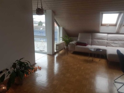 2-Zimmer-DG-Wohnung mit Balkon und EBK