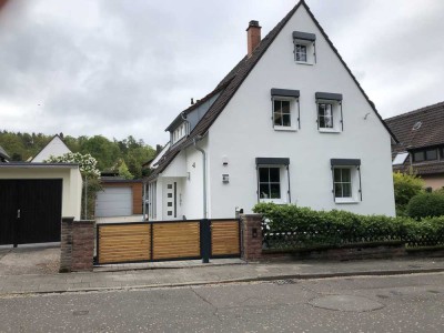 Freistehendes Einfamilienhaus mit gehobener Ausstattung auf großem Erbpachtgrundstück