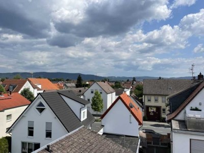 Ruhig & zentral: Helle 5-ZKBF mit Terrasse & Keller
