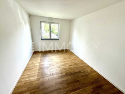 ** Neubau-Flair mit privatem Garten! **