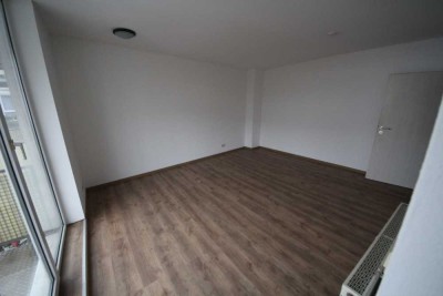 Marko Winter Immobilien - Mosbach: 1 Zimmer-Appartement mit Balkon, Aufzug und Stellplatz