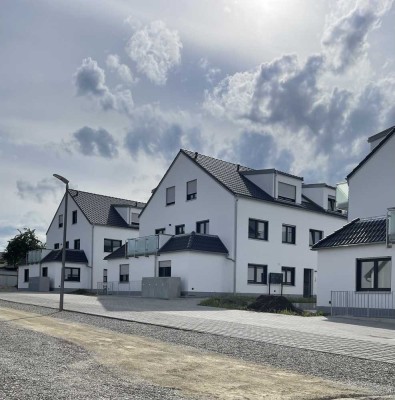 Erstbezug mit Balkon und EBK: Geschmackvolle 2-Zimmer-Terrassenwohnung mit lux. Innenausstattung