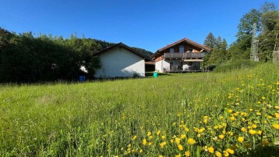 Oberau: Großes, aufteilbares Baugrundstück mit modernem Einfamilienhaus
