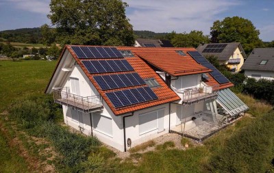 Modernes Einfamilienhaus Seenahe Wohnqualität – mit PV-Anlage und großem Grundstück