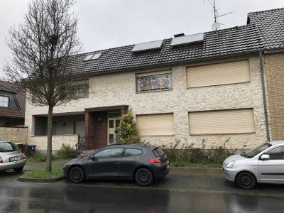 Schöne, geräumige zwei Zimmer Maisonette-Wohnung in Hürth-Fischenich