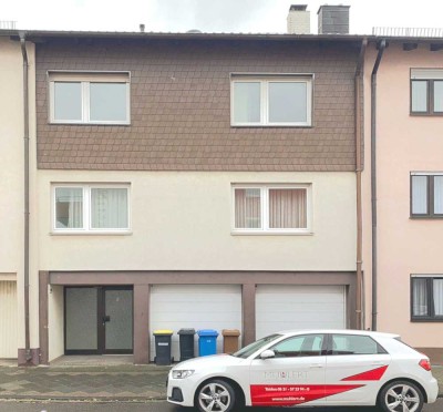 Zwei- bis Vierfamilienhaus mit extravaganter Wohnung im Erd- und Obergeschoss