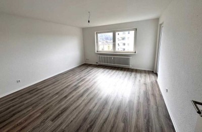 * KLEIN aber FEIN * schön RENOVIERT *  sonniger BALKON  * ideal für 1-3 Personen * A T Z E L *