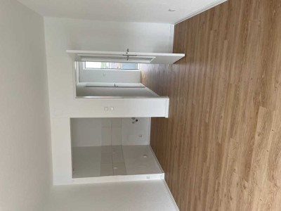 Helle 4-Zimmer-Maisonette Wohnung mit Balkon in Schenefeld