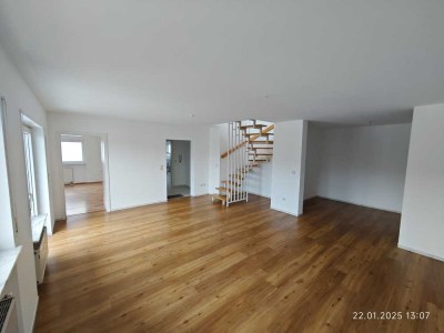 Stilvolle 3,5-Zimmer-Maisonette-Wohnung mit Balkon in Ludwigshafen-Maudach