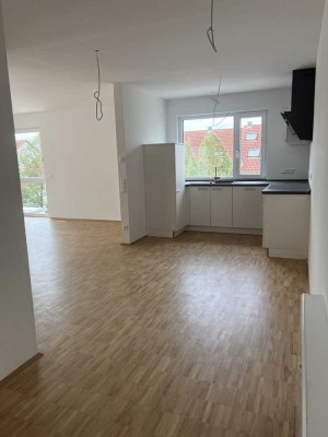 Lichtdurchflutete Neubauwohnung mit großer Dachterasse und TG-Stellplatz