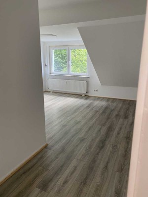 Gemütliche 1 Zimmer Dachgeschoßwohnung im Grünen