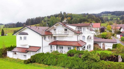 Mehrfamilien- / Generationenhaus mit bis zu 4 Whg. - 15m Pool und Sauna