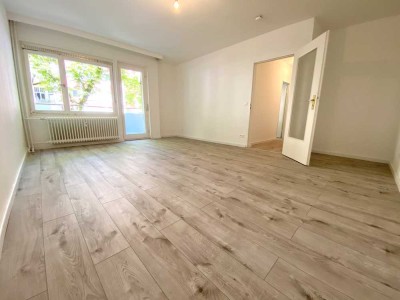 2 Zimmer - renoviert - neue Küche / Bad - Balkon - am Renée-Sintenis-Platz