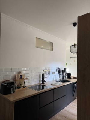 Sanierte Wohnung mit zwei Zimmern sowie Balkon und Einbauküche in Mönchengladbach
