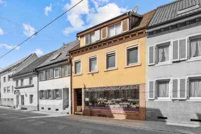 Lukratives Sanierungsobjekt: Wohn- und Geschäftshaus mit Um- und Ausbaupotential in 79183 Waldkirch