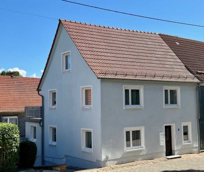 Zweifamilienhaus mit Einliegerwohnung in Wümbach - Nähe A 71