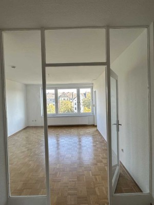 Helle 2-Zimmerwohnung mit zwei Balkonen am Fürstenplatz