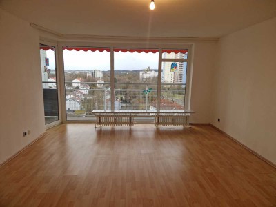 Helle 3,5-Zimmer Wohnung mit Balkon im 10. OG in Stuttgart-Fasanenhof zu vermieten