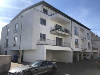 Letzte große 4,5 Zimmer Terrassenwohnung mit Garten und Stellplatz