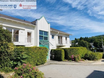 STOP: Top-Lage von St. Ingbert: Außergewöhnliche Eigentumswohnung, Doppelgarage