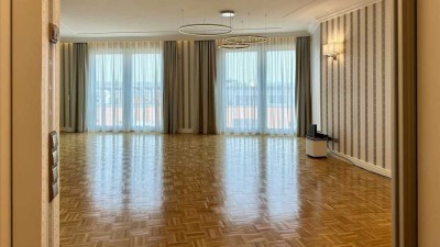 Großzügige 2-Raum-Penthouse-Wohnung [sehr zentral] in Offenbach (inkl. EBK + optional 2 Garagen)