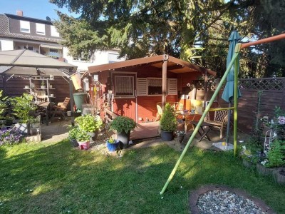 Stilvolle, vollständig renovierte 3-Zimmer-Wohnung mit EBK und eigener Garten-Oase in Garbsen