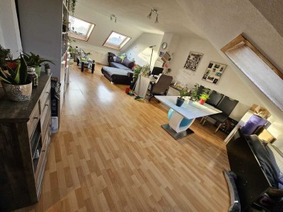 Schicke DG-Wohnung mit Einbauküche - im Zentrum vom WAT - ideal für Singles & Paare
