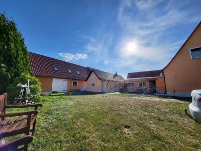 Haus mit Einliegerwohnung und Scheune