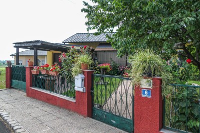 Ebenerdiges Haus mit Garten am Ortsrand von Jois