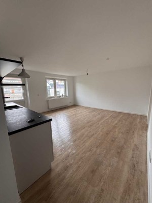 NEU RENOVIERT: Stilvolle 3-Zimmer-Wohnung mit EBK und Balkon