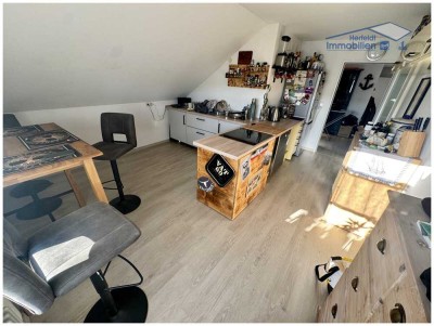 Schöne 2-Zimmer-Dachgeschosswohnung mit großem Garten & Garage – ideal für Anleger & Eigennutzer