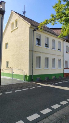 Gepflegte Doppelhaushälfte mit 2 Wohneinheiten gehobener Ausstattung in Top-Lage