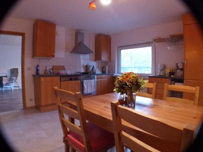 ERSTBEZUG nach Sanierung !! Helle 4,5 Zimmer Wohnung mit EBK und neuem Bad, Garage möglich