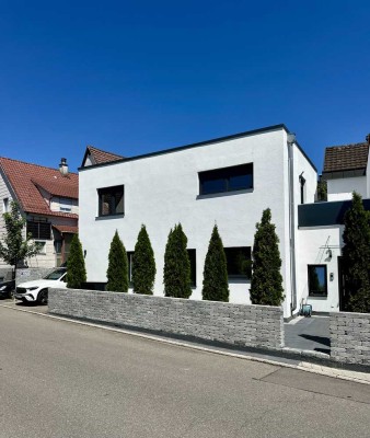 Neubau-Traum von 2023 – Stilvolles Einfamilienhaus mit zwei Terrassen und exklusiver Ausstattung