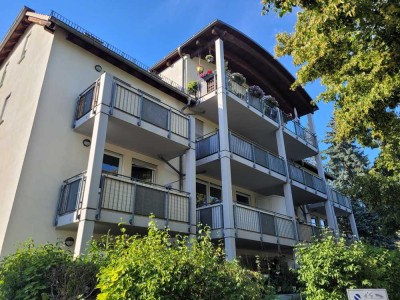 ***GEMÜTLICHE SONNIGE WOHNUNG MIT BALKON UND TIEFGARAGENSTELLPLATZ***