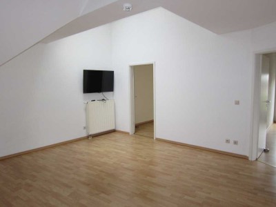 TOP gepflegte großzügige 2.5 ZKB Dachgeschosswohnung ohne Balkon super zentral in Bensheim !