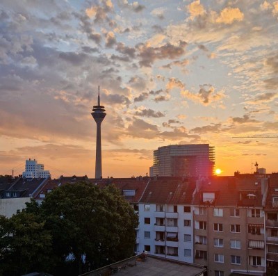 Luxuriöse Maisonette-Wohnung mit EBK + Balkon nahe Medienhafen