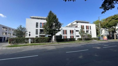 Moderne 4-Zimmer-Wohnung mit zwei Balkonen, Aufzug und Tiefgarage in zentraler Lage