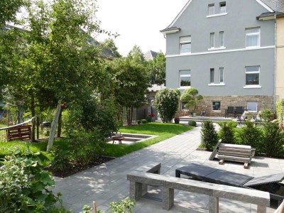 Moderne 3-Zimmer Altbauwohnung mit wunderschönem Garten in Stadtnähe