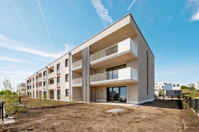 Hochwertige NB-Wohnung mit großem Balkon, TG-Stellplatz und Einbauküche in ruhiger Feldrandlage