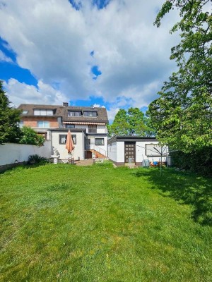 Ein Haus mit vielen Möglichkeiten auf schönem Areal in Süd-Westlage von Siegburg.