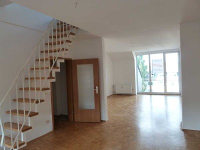 Maisonette-Wohnung mit Balkon in Zentrum Nähe.