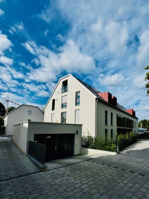 XXL-Wohnung auf 2 Ebenen: Repräsentative Dachgeschosswohnung mit Einliegerbereich