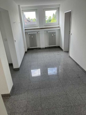 Vollständig renovierte 2-Zimmer-Wohnung mit Balkon und Einbauküche in Düsseldorf