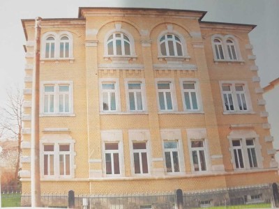 Großzügige 2-Zimmer Altbauwohnung