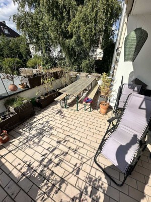 Wunderschöne 3 Zi-Whg/ EBK, Holzdielen & großer Terrasse/ 3min zu U-Bhf Heddernheim