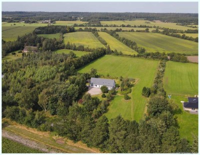 NATUR PUR: Nordisches Landhaus im TOPZUSTAND inmitten 16.000qm traumhaftem Naturgartenareal !