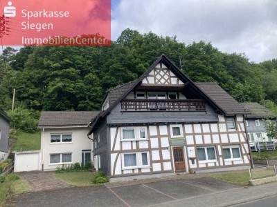 Großes Doppelhaus mit aktuell 4 Wohneinheiten und Ausbaureserve in Netphen-Eschenbach